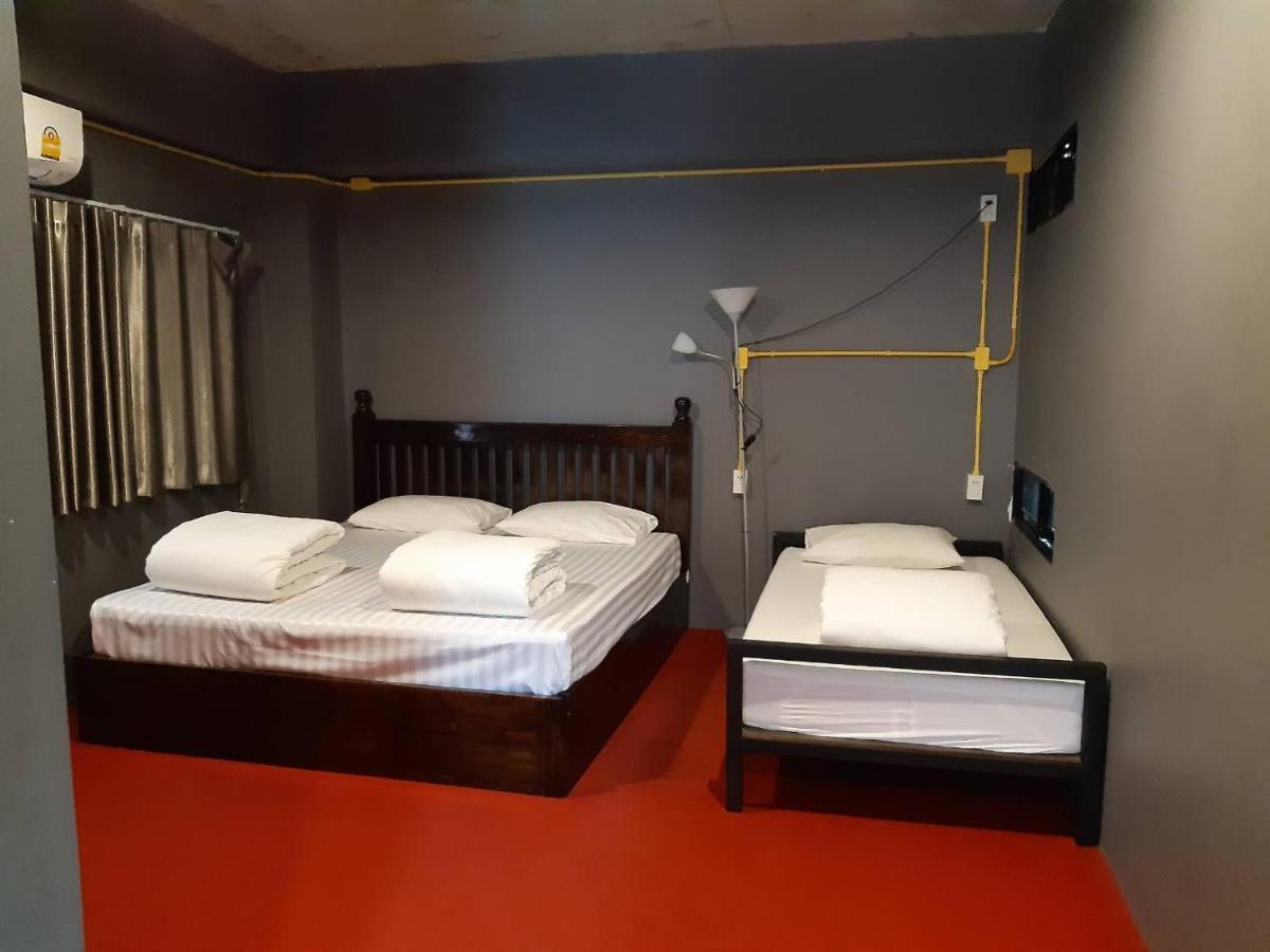 248 Street Hostel Chiang Mai Bagian luar foto